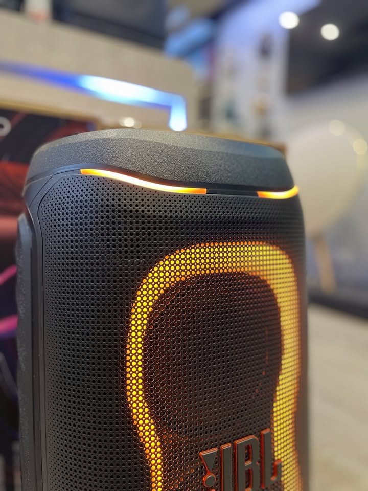 BẬT MOOD TIỆC TÙNG MỌI LÚC MỌI NƠI: SIÊU PHẨM JBL PARTYBOX 130 ĐÃ SẴN HÀNG TẠI CELLO! ????????✨ Nếu bạn đang tìm kiếm một chiếc loa vừa đủ gọn gàng để xách tay di chuyển, vừa sở hữu công suất bùng nổ, bass đập rung chuyển cùng hệ thống đèn LED rực rỡ để "quẩy" tới bến trong mọi buổi tụ họp gia đình, bạn bè thì JBL PartyBox 130 chính là tâm điểm của mọi bữa tiệc! Kế thừa chất âm huyền thoại của dòng PartyBox lừng danh, PartyBox 130 mang đến sự cân bằng hoàn hảo giữa tính cơ động linh hoạt và sức mạnh âm thanh vượt trội. ???? NHỮNG ĐIỂM NỔI BẬT GIÚP JBL PARTYBOX 130 CHIẾM TRỌN SỰ CHÚ Ý: Chất âm JBL Original Pro Sound uy lực: Hệ thống củ loa cao cấp tái tạo dải bass sâu thẳm, uy lực đặc trưng kết hợp chế độ Bass Boost khuấy động không gian, vocal ca sĩ rõ ràng và dải cao sắc nét. Hòa âm ánh sáng sống động (Dynamic Lightshow): Dải đèn LED RGB chuyển động nhịp nhàng và đồng bộ theo từng nhịp đập giai điệu, tạo nên không gian rực rỡ như một club thu nhỏ ngay tại gia. Hỗ trợ cổng Mic & Guitar – Hát karaoke thả ga: Tích hợp sẵn cổng cắm micro và đàn guitar với nút tinh chỉnh âm lượng riêng biệt, sẵn sàng biến mọi buổi tụ tập thành sân khấu ca nhạc acoustic hoặc karaoke cực chất. Thời lượng pin bền bỉ & Chống nước chuẩn tiệc tùng: Chơi nhạc liên tục nhiều giờ liền, quai xách tiện dụng cùng chuẩn kháng nước bắn nhẹ giúp bạn an tâm mở tiệc cạnh hồ bơi hay ngoài sân vườn. Kết nối đa loa linh hoạt (TWS): Dễ dàng ghép nối không dây 2 loa PartyBox với nhau chỉ bằng một nút bấm để nhân đôi công suất, mở rộng sân khấu âm thanh cực đại. Tùy chỉnh thông minh qua JBL PartyBox App: Đổi màu đèn, chỉnh hiệu ứng DJ và hiệu chỉnh EQ dễ dàng ngay trên màn hình điện thoại. ???? HÀNG SẴN SÀNG TẠI CELLO – NGUYÊN SEAL CHÍNH HÃNG 100%! Mẫu loa demo đã sẵn sàng tại showroom, kính mời quý khách ghé Cello để trực tiếp cầm mic thử giọng, test dải bass bùng nổ và trải nghiệm hiệu ứng ánh sáng thực tế nhé! CELLO - THIẾT BỊ CÔNG NGHỆ & ÂM THANH CHÍNH HÃNG ???? Liên hệ ngay Shop Cello để được tư vấn và giao tận nơi! ???? Inbox ngay cho Cello để được tư vấn thêm các sản phẩm nhé! ------------------------------- ©️Cello Technology ???? 13 Nguyễn Văn Tráng, Phường Bến Thành, Quận 1, TP.HCM ???? 0888054168 ???? www.cello.vn ???? support@cello.vn bình luận để Cello tư vấn chi tiết và báo giá ưu đãi nhất cho bạn ???? Trải nghiệm trực tiếp tại showroom Cello #Cello #JBL #JBLPartybox130 #Partybox130 #JBLPartybox #LoaKaraoke #LoaDiDong #JBLProSound #LoaBluetooth #AmThanhChinhHang #TiecTung
